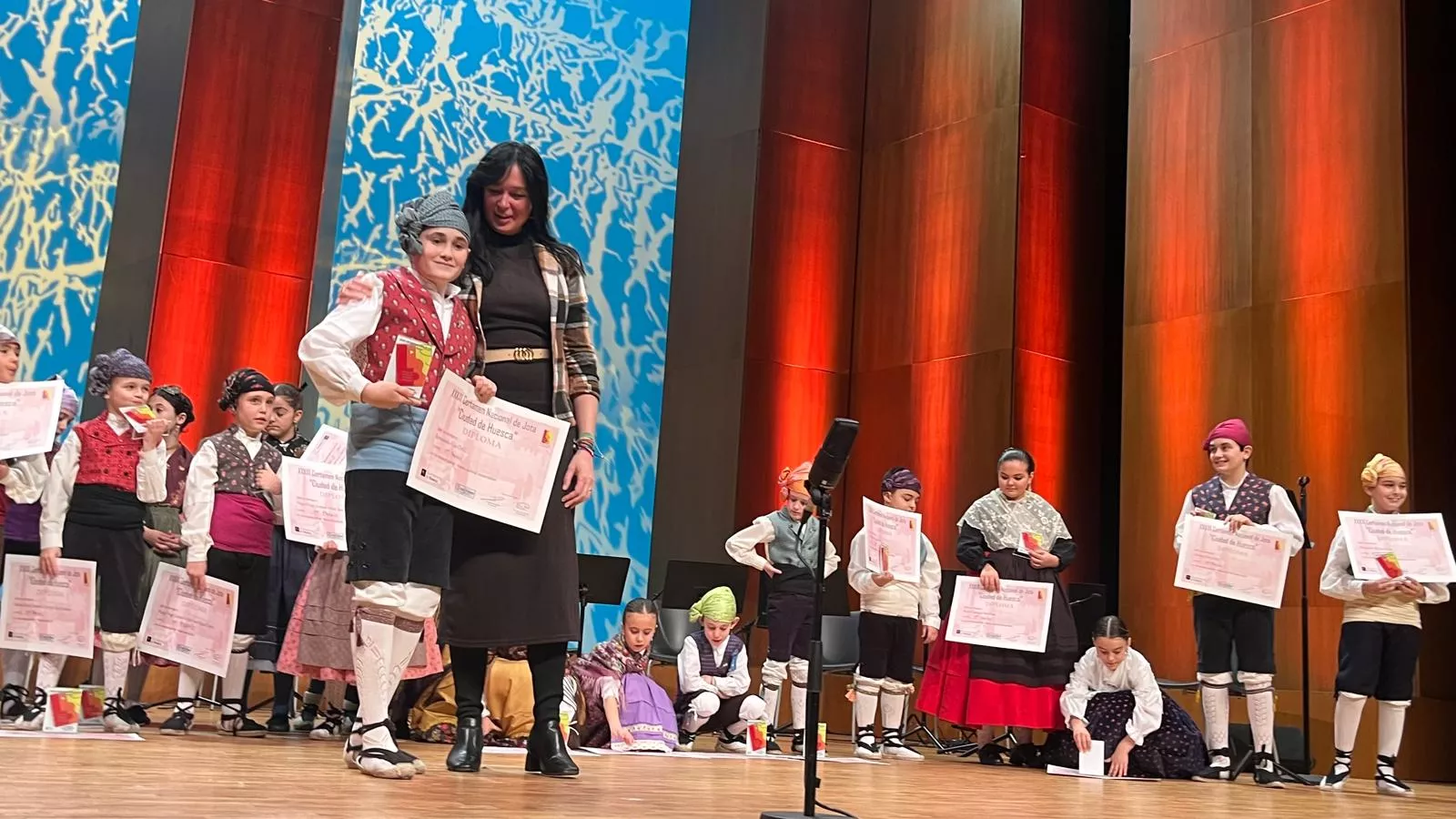 Certamen Nacional de Jota de Huesca para los más pequeños, veteranos, baile e indumentaria. Foto Mercedes Manterola