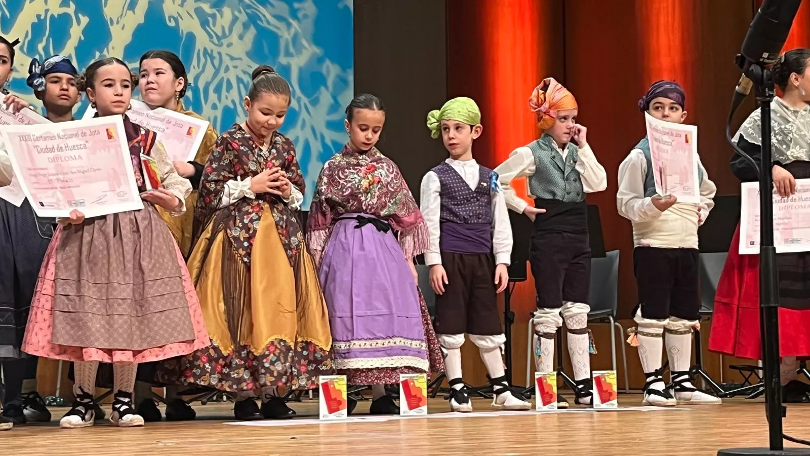 Certamen Nacional de Jota de Huesca para los más pequeños, veteranos, baile e indumentaria. Foto Mercedes Manterola