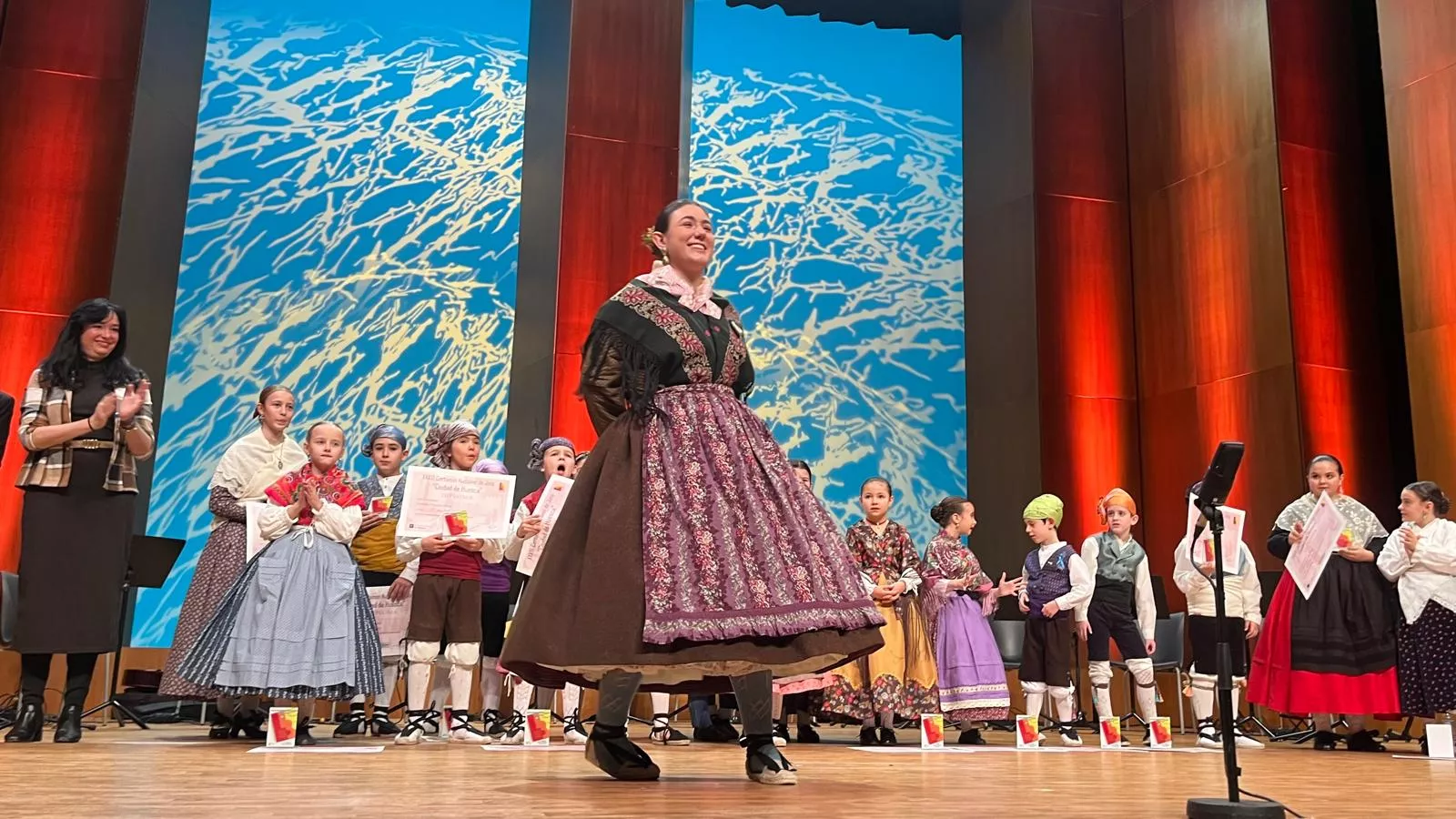 Certamen Nacional de Jota de Huesca para los más pequeños, veteranos, baile e indumentaria. Foto Mercedes Manterola
