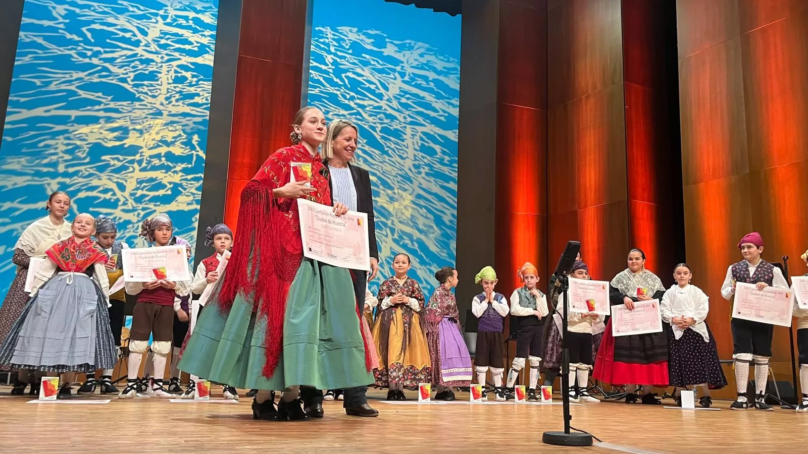 Certamen Nacional de Jota de Huesca para los más pequeños, veteranos, baile e indumentaria. Foto Mercedes Manterola