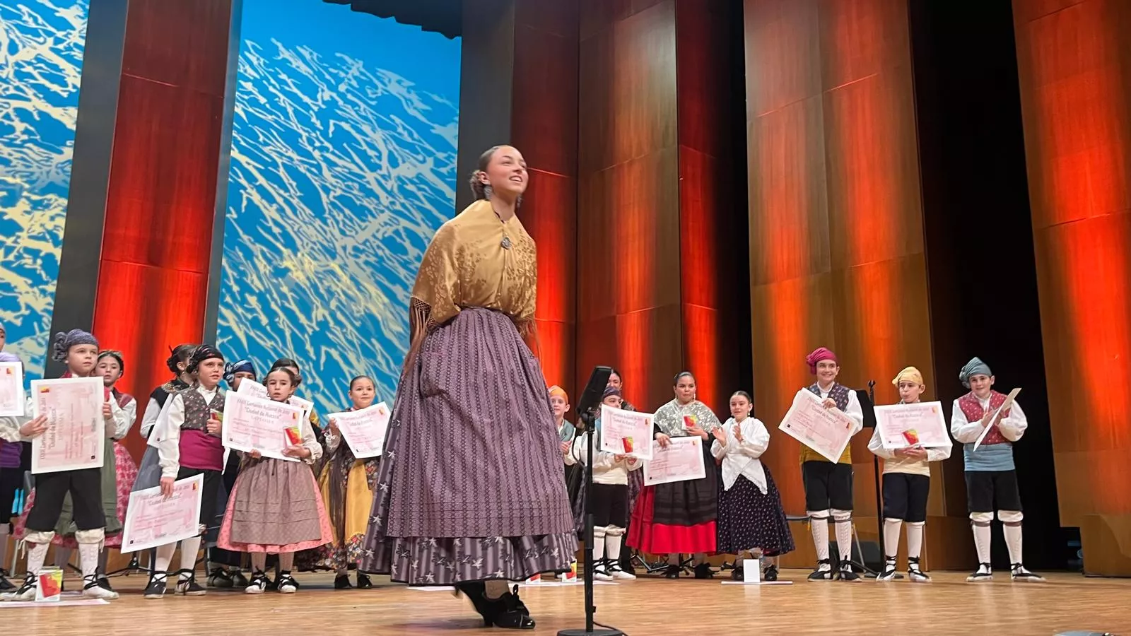 Certamen Nacional de Jota de Huesca para los más pequeños, veteranos, baile e indumentaria. Foto Mercedes Manterola