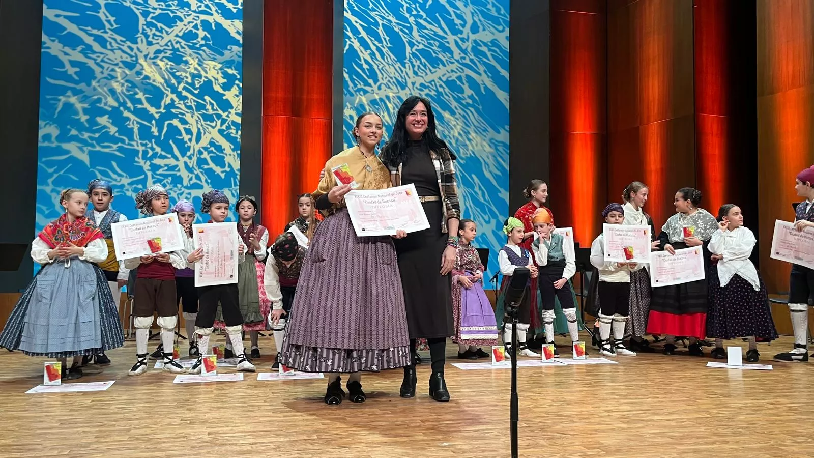 Certamen Nacional de Jota de Huesca para los más pequeños, veteranos, baile e indumentaria. Foto Mercedes Manterola