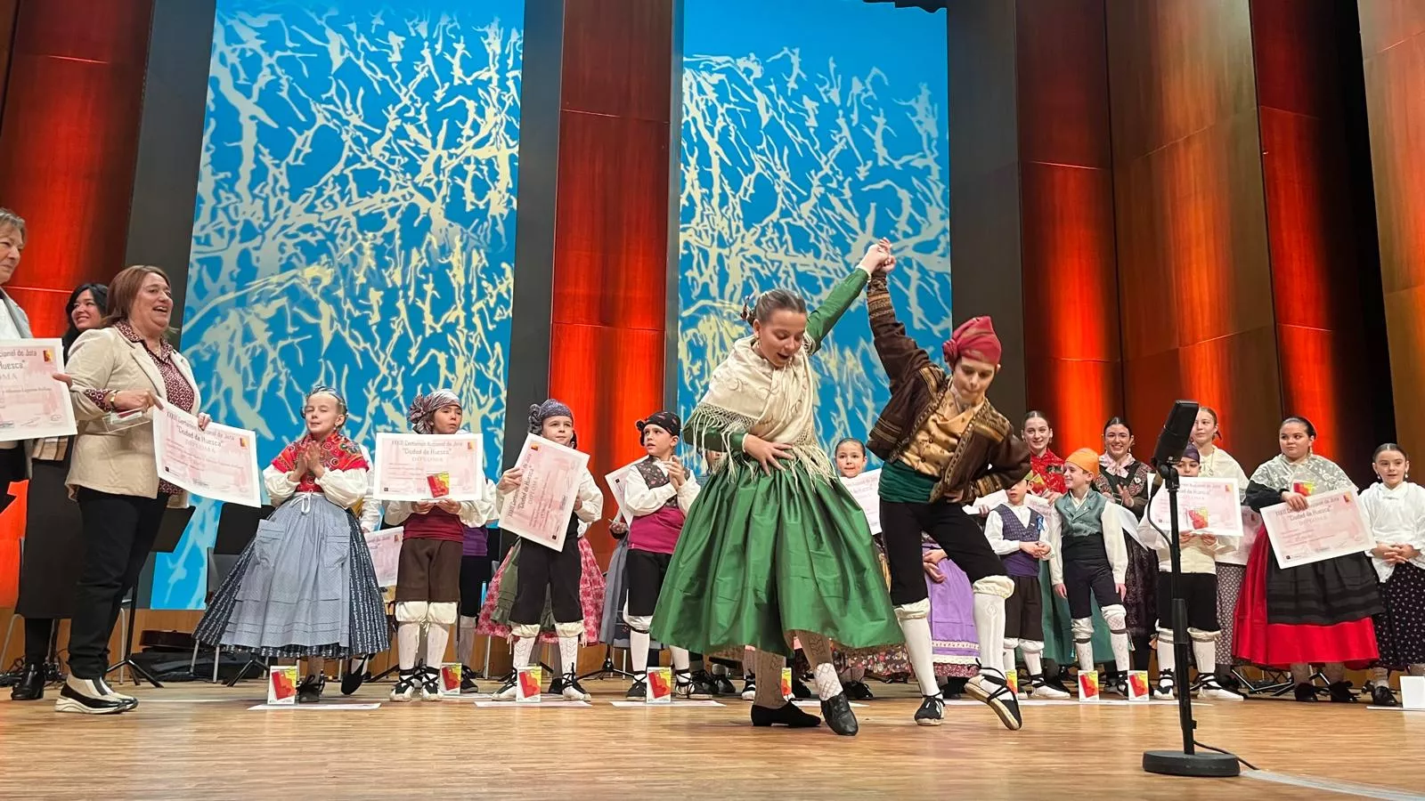 Certamen Nacional de Jota de Huesca para los más pequeños, veteranos, baile e indumentaria. Foto Mercedes Manterola