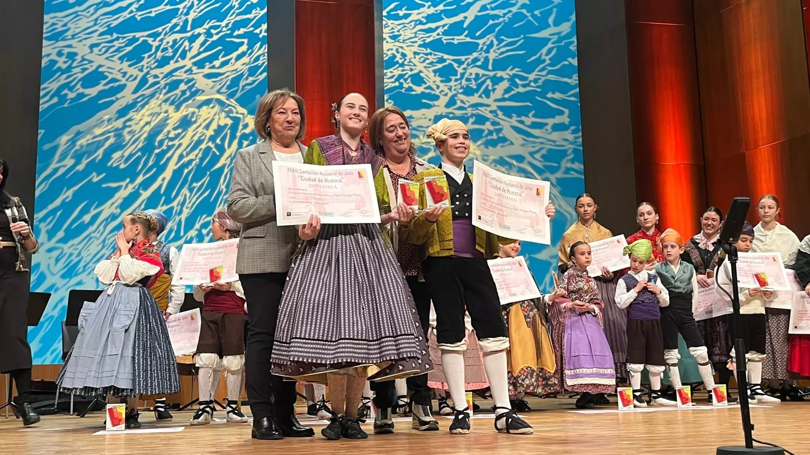 Certamen Nacional de Jota de Huesca para los más pequeños, veteranos, baile e indumentaria. Foto Mercedes Manterola