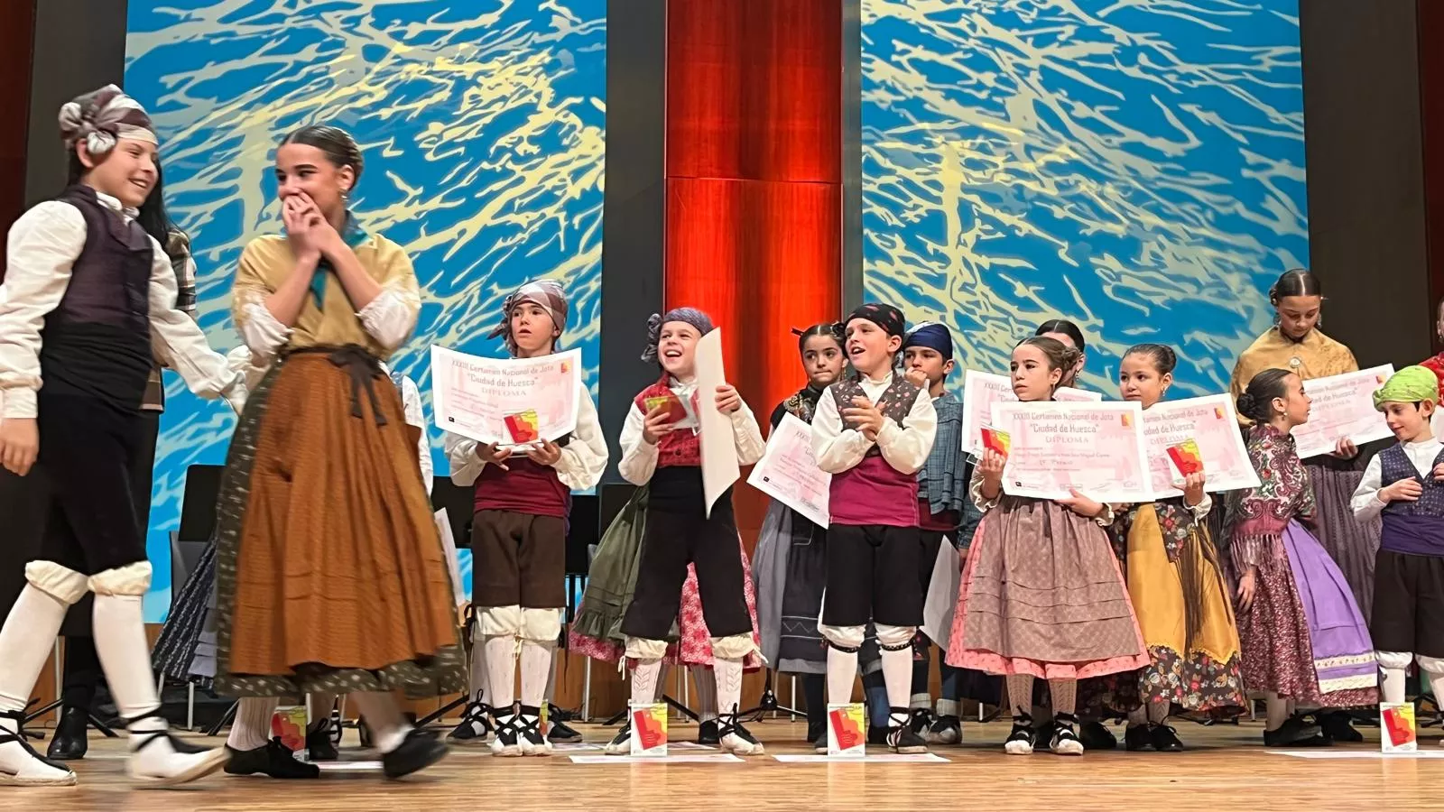Certamen Nacional de Jota de Huesca para los más pequeños, veteranos, baile e indumentaria. Foto Mercedes Manterola