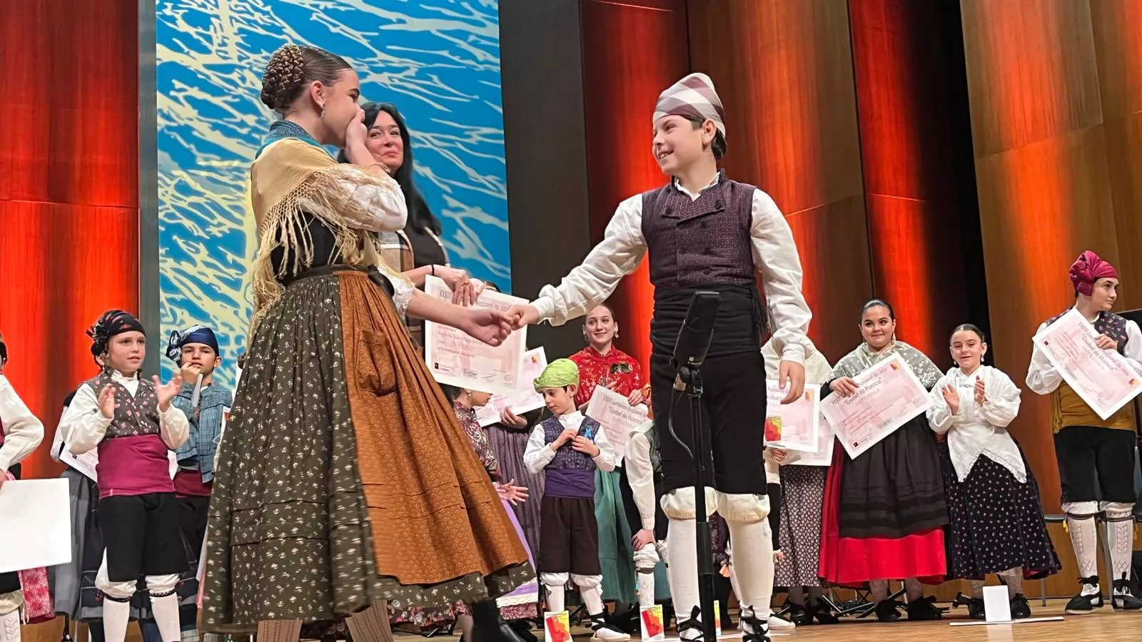 Certamen Nacional de Jota de Huesca para los más pequeños, veteranos, baile e indumentaria. Foto Mercedes Manterola