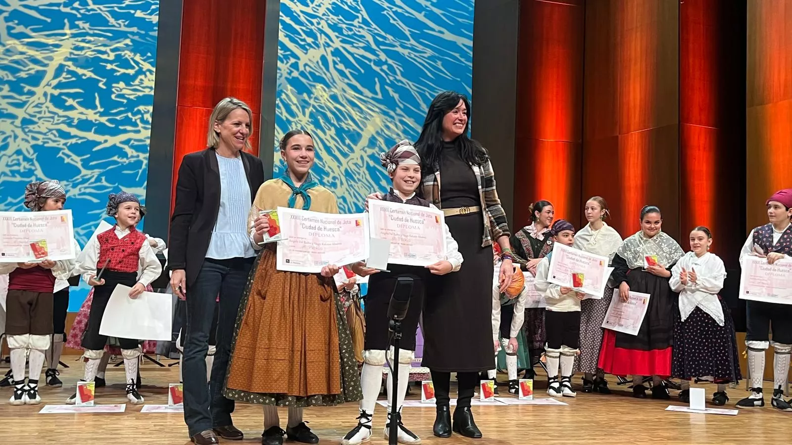 Certamen Nacional de Jota de Huesca para los más pequeños, veteranos, baile e indumentaria. Foto Mercedes Manterola