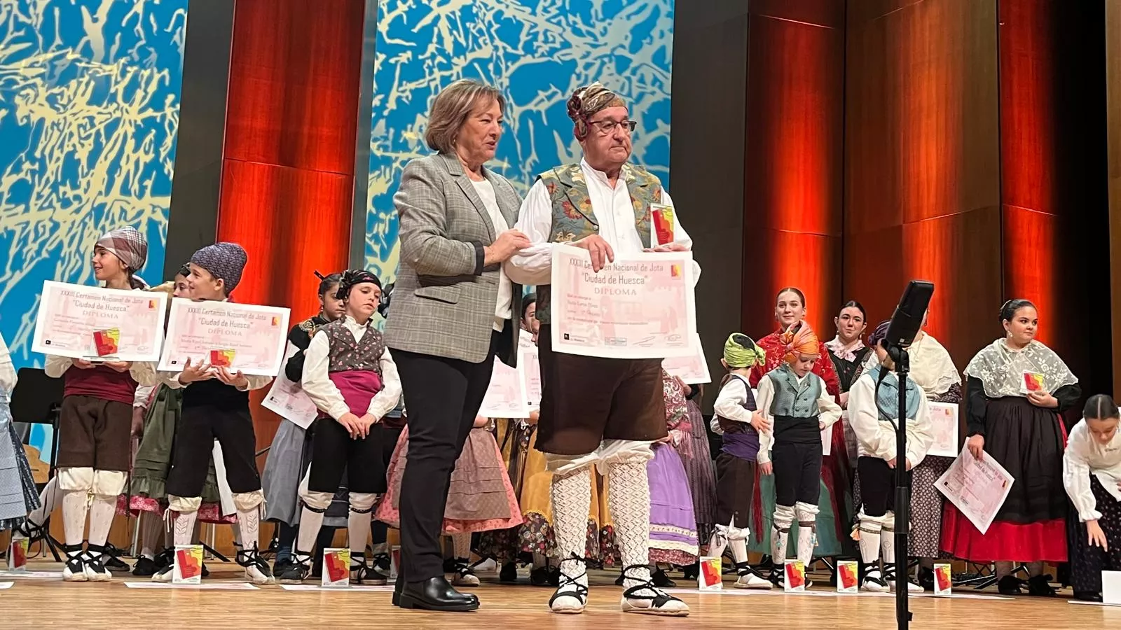 Certamen Nacional de Jota de Huesca para los más pequeños, veteranos, baile e indumentaria. Foto Mercedes Manterola
