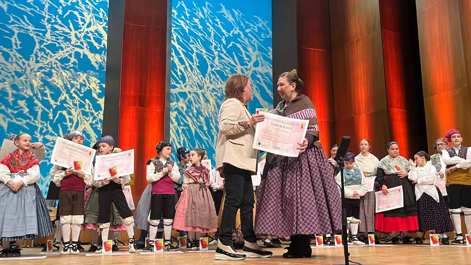 Certamen Nacional de Jota de Huesca para los más pequeños, veteranos, baile e indumentaria. Foto Mercedes Manterola