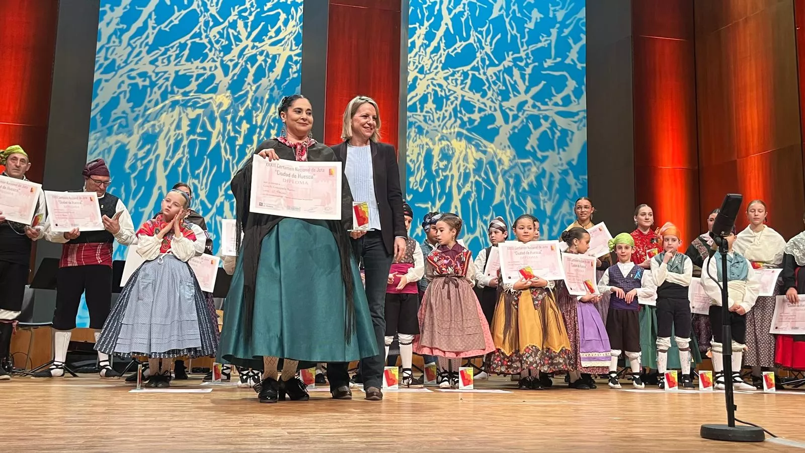 Certamen Nacional de Jota de Huesca para los más pequeños, veteranos, baile e indumentaria. Foto Mercedes Manterola