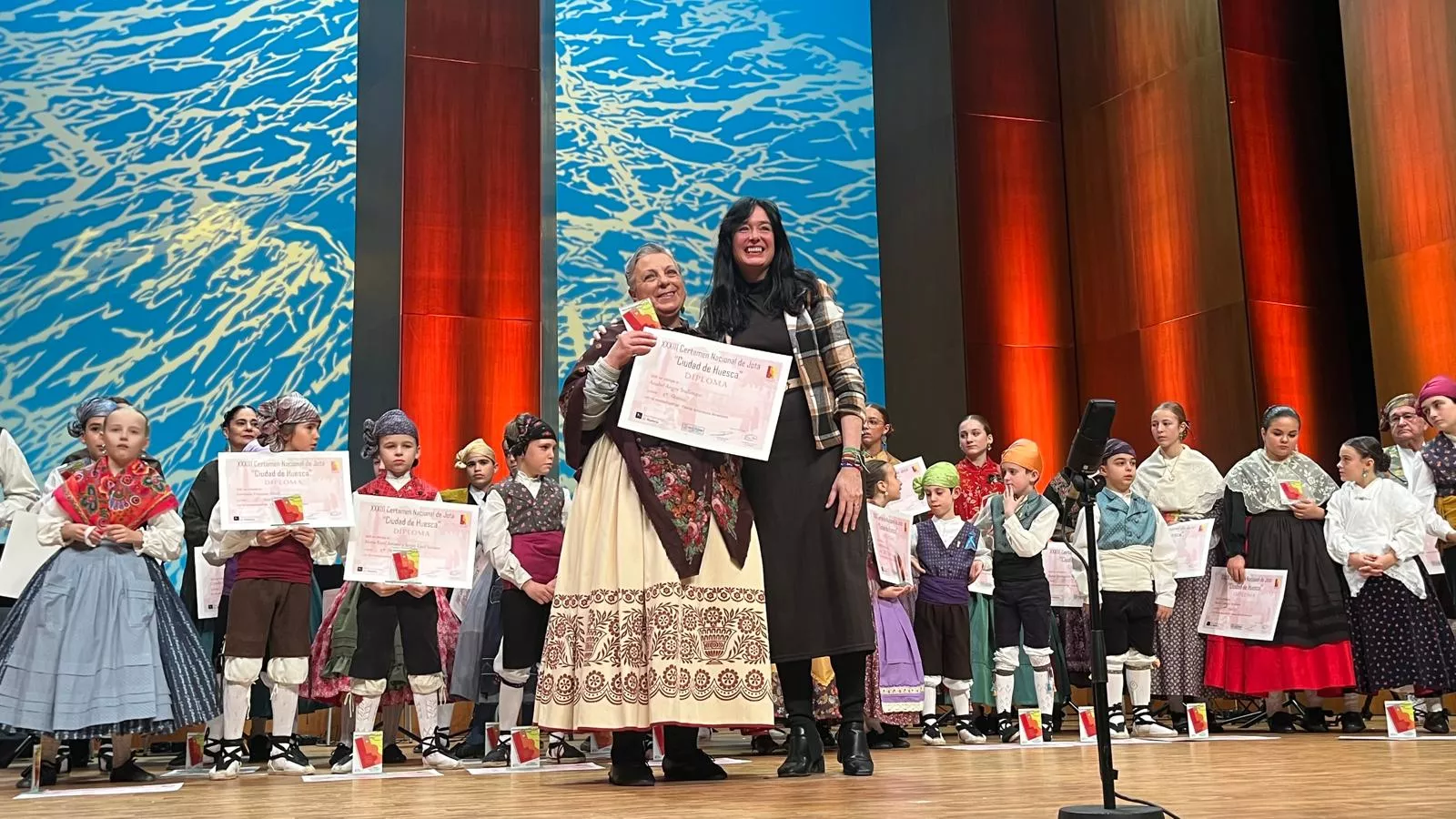 Certamen Nacional de Jota de Huesca para los más pequeños, veteranos, baile e indumentaria. Foto Mercedes Manterola
