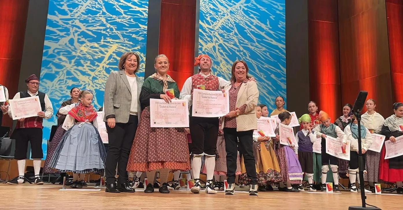 Certamen Nacional de Jota de Huesca para los más pequeños, veteranos, baile e indumentaria. Foto Mercedes Manterola