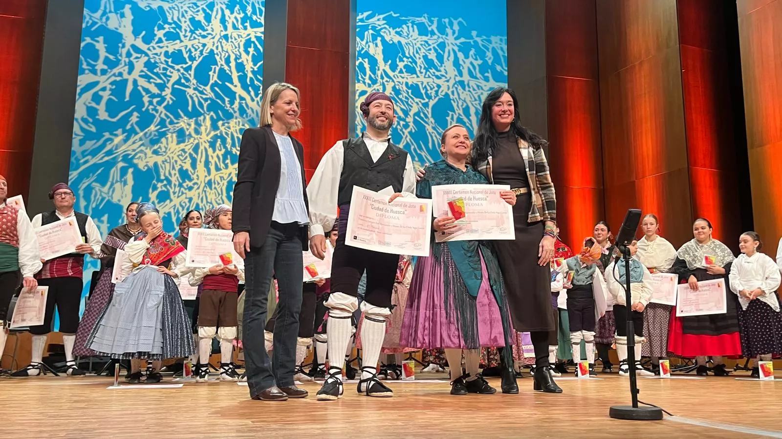 Certamen Nacional de Jota de Huesca para los más pequeños, veteranos, baile e indumentaria. Foto Mercedes Manterola