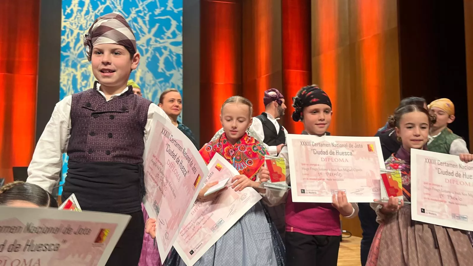 Certamen Nacional de Jota de Huesca para los más pequeños, veteranos, baile e indumentaria. Foto Mercedes Manterola