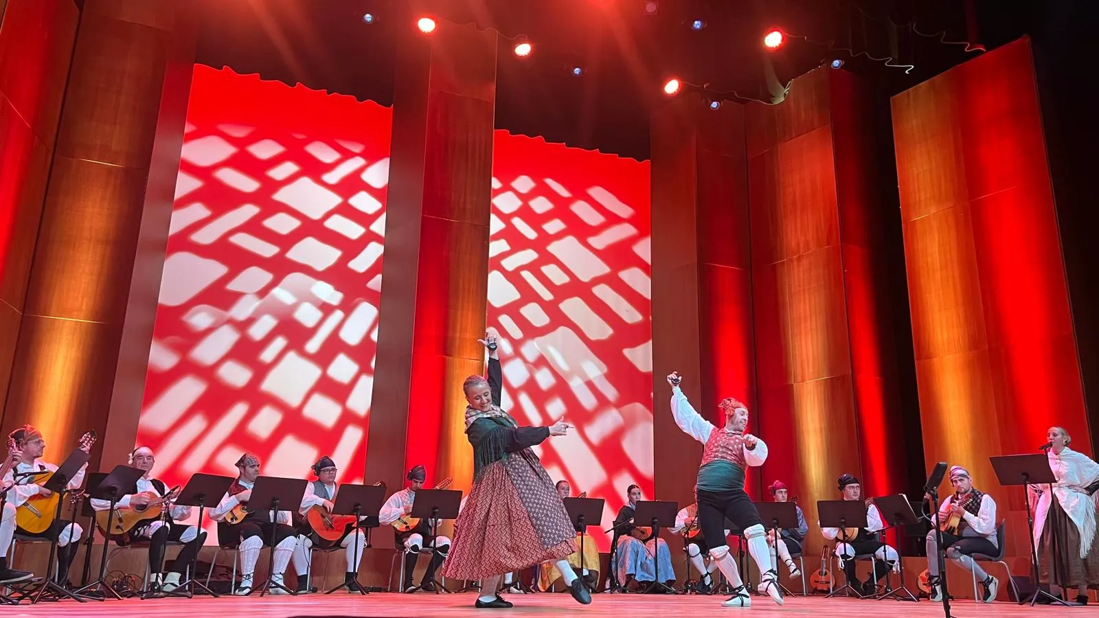 Certamen Nacional de Jota de Huesca para los más pequeños, veteranos, baile e indumentaria. Foto Mercedes Manterola