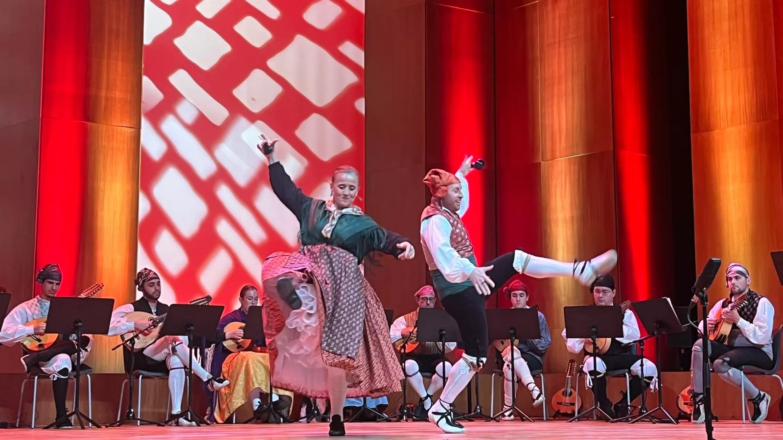 Certamen Nacional de Jota de Huesca para los más pequeños, veteranos, baile e indumentaria. Foto Mercedes Manterola
