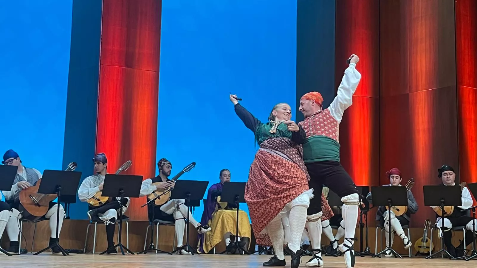 Certamen Nacional de Jota de Huesca para los más pequeños, veteranos, baile e indumentaria. Foto Mercedes Manterola