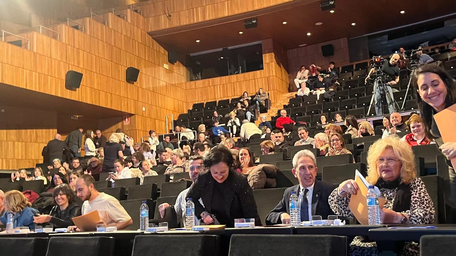 Certamen Nacional de Jota de Huesca para los más pequeños, veteranos, baile e indumentaria. Foto Mercedes Manterola