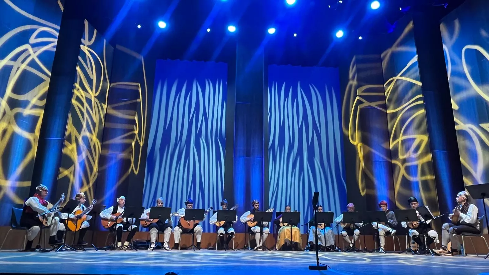 Certamen Nacional de Jota de Huesca para los más pequeños, veteranos, baile e indumentaria. Foto Mercedes Manterola