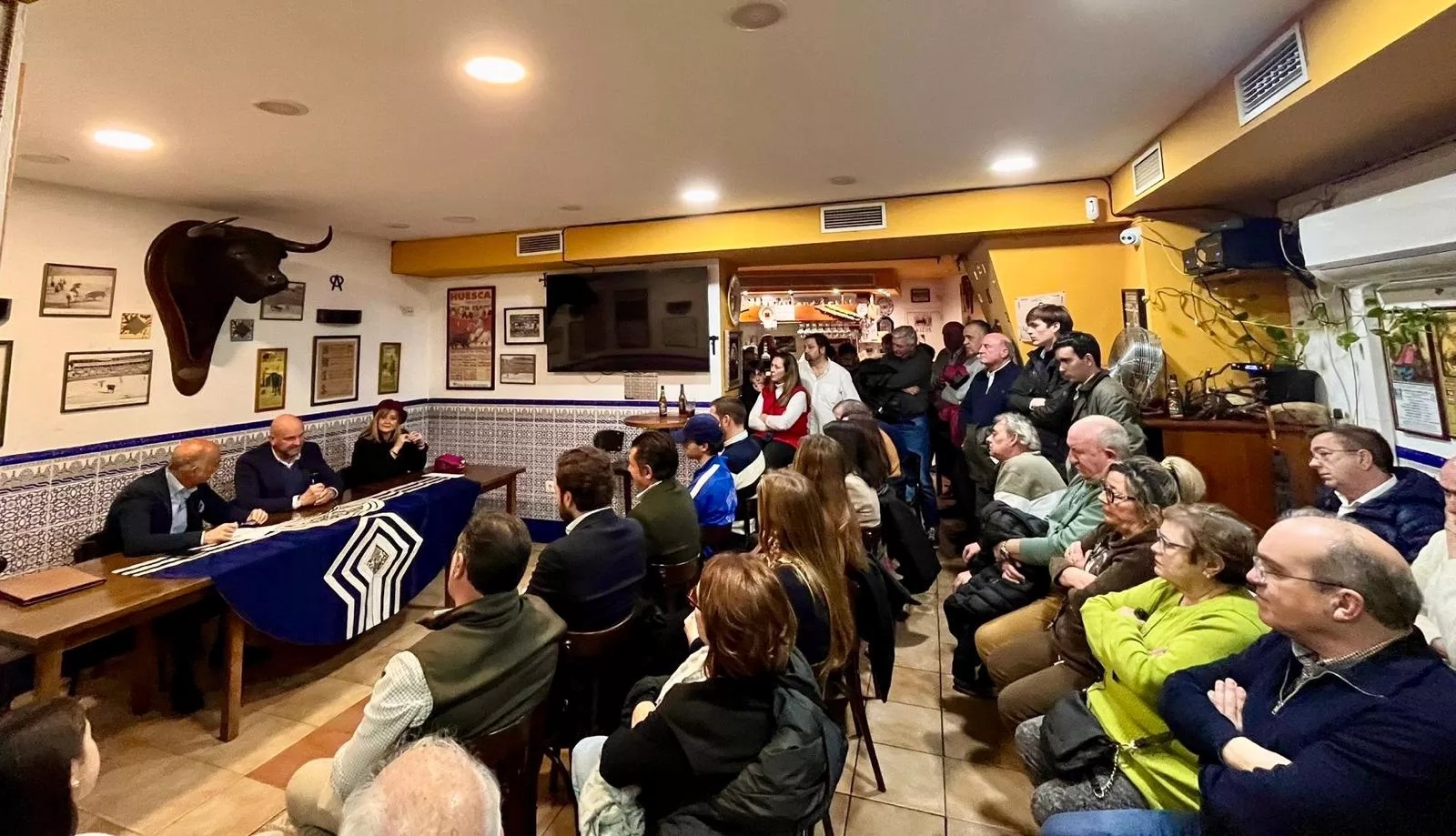 Conferencia de Pablo Ciprés con Miguel Zandundo y Gloria Ruiz Picazo en la Peña Taurina