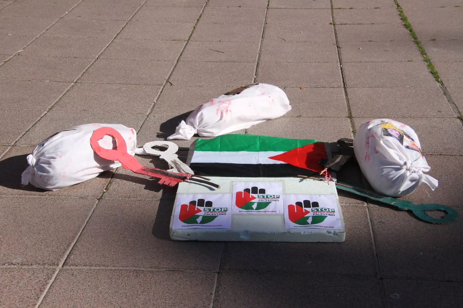 Concentración en Huesca de apoyo a Palestina. Foto Carlos Neofato