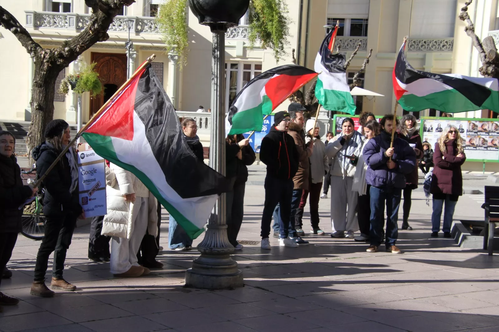 Concentración en Huesca de apoyo a Palestina. Foto Carlos Neofato