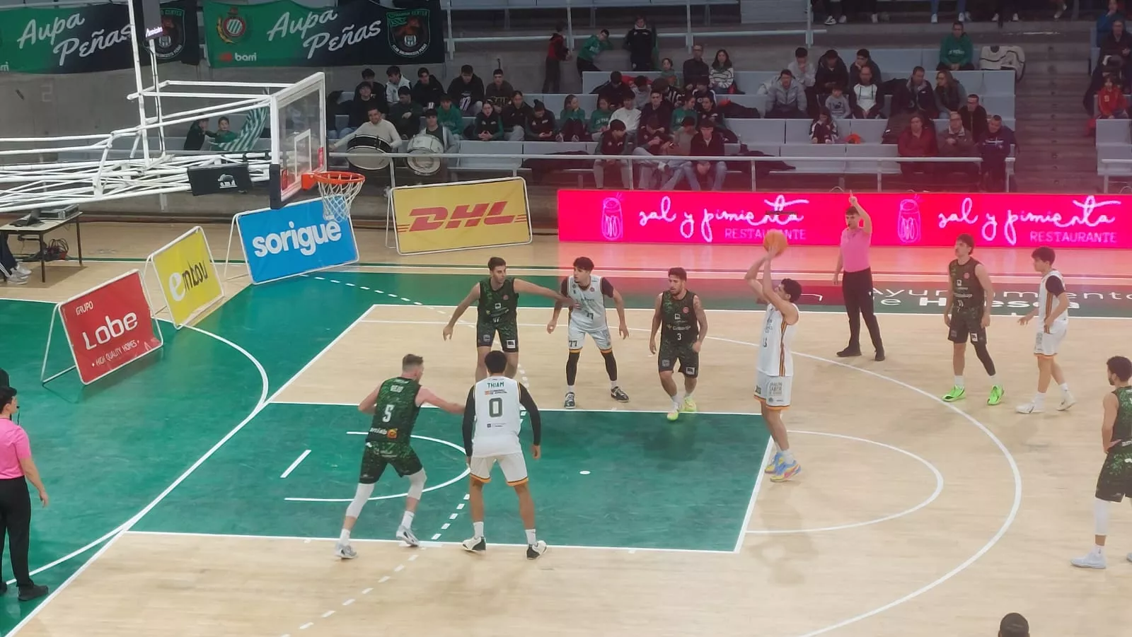 Pedro López Sanvicente lanza un tiro libre