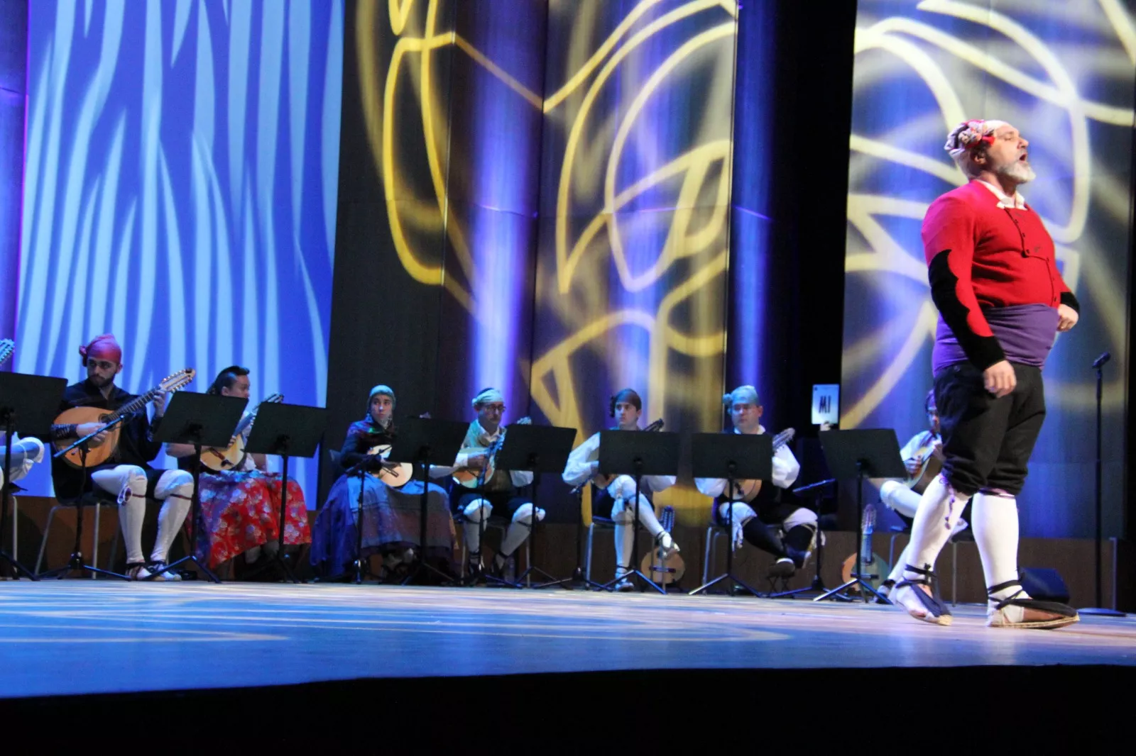 XXXIII Certamen Nacional de Jota Ciudad de Huesca en adultos, los dúos y los premios extraordinarios. Foto Carlos Neofato