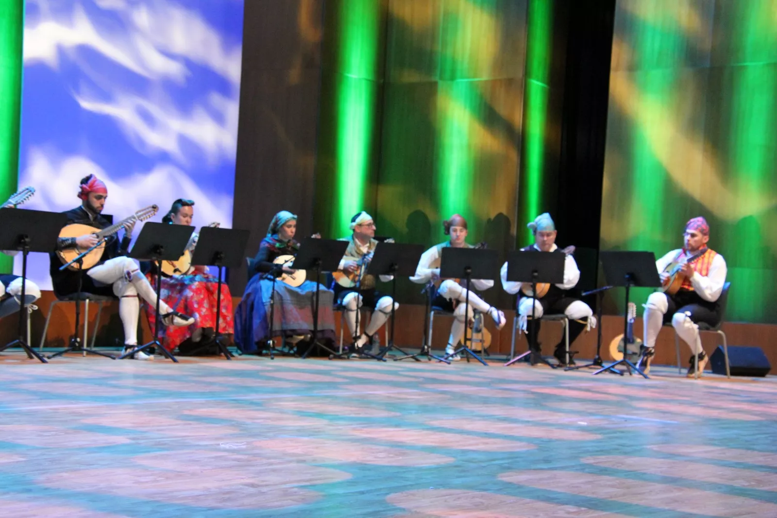XXXIII Certamen Nacional de Jota Ciudad de Huesca en adultos, los dúos y los premios extraordinarios. Foto Carlos Neofato