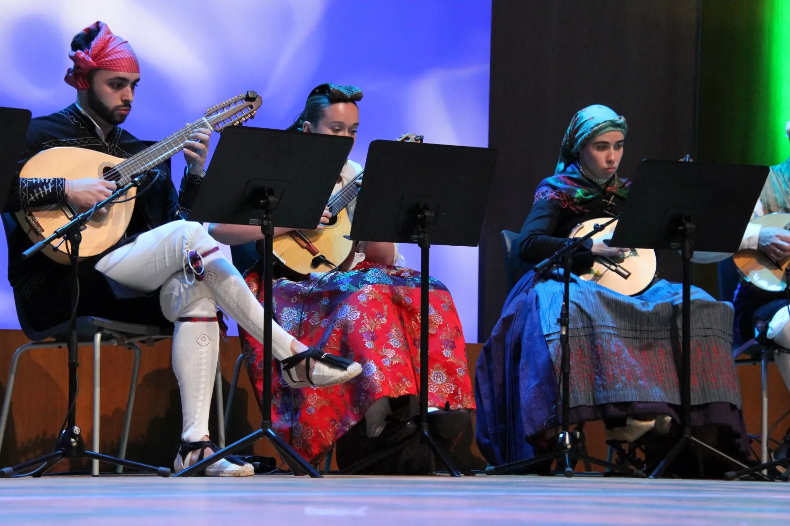 XXXIII Certamen Nacional de Jota Ciudad de Huesca en adultos, los dúos y los premios extraordinarios. Foto Carlos Neofato