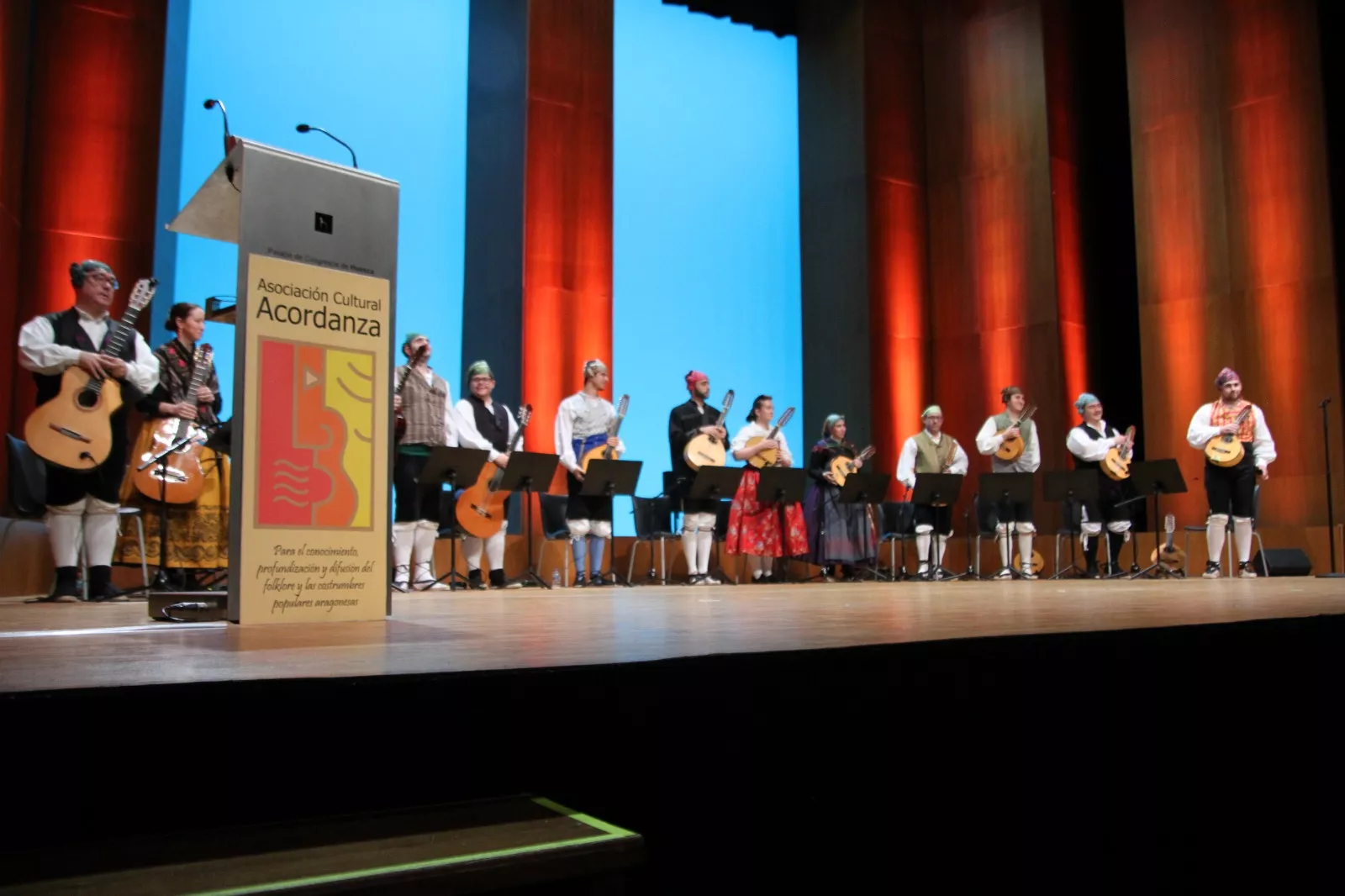 XXXIII Certamen Nacional de Jota Ciudad de Huesca en adultos, los dúos y los premios extraordinarios. Foto Carlos Neofato