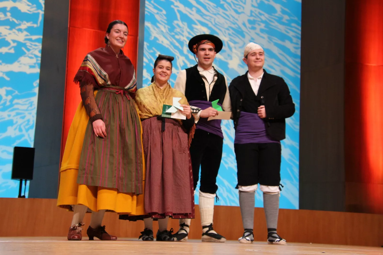 XXXIII Certamen Nacional de Jota Ciudad de Huesca en adultos, los dúos y los premios extraordinarios. Foto Carlos Neofato