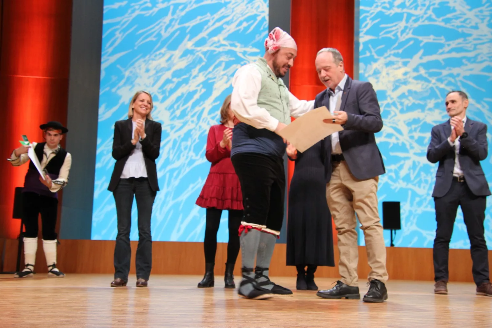 XXXIII Certamen Nacional de Jota Ciudad de Huesca en adultos, los dúos y los premios extraordinarios. Foto Carlos Neofato