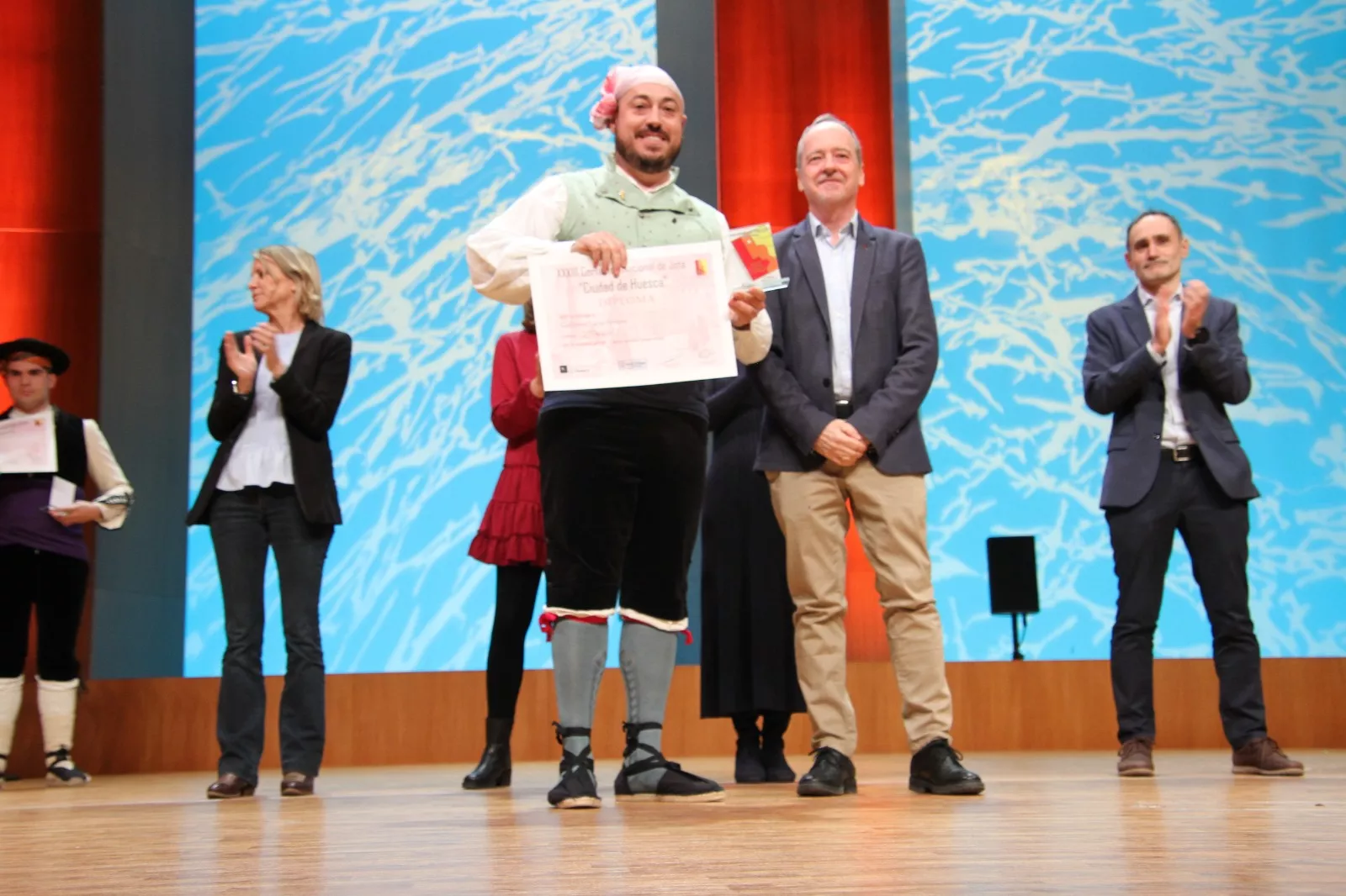 XXXIII Certamen Nacional de Jota Ciudad de Huesca en adultos, los dúos y los premios extraordinarios. Foto Carlos Neofato