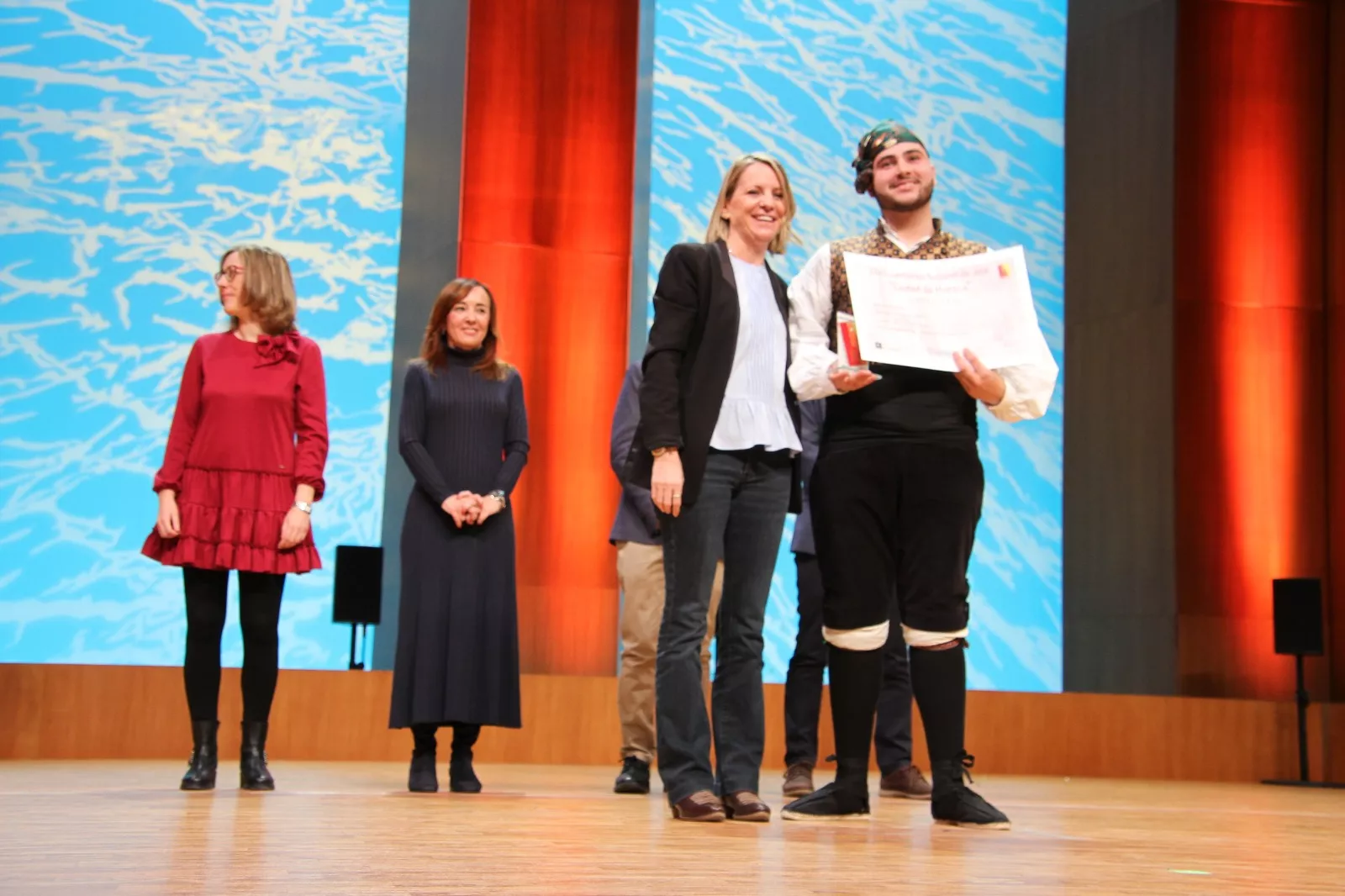 XXXIII Certamen Nacional de Jota Ciudad de Huesca en adultos, los dúos y los premios extraordinarios. Foto Carlos Neofato