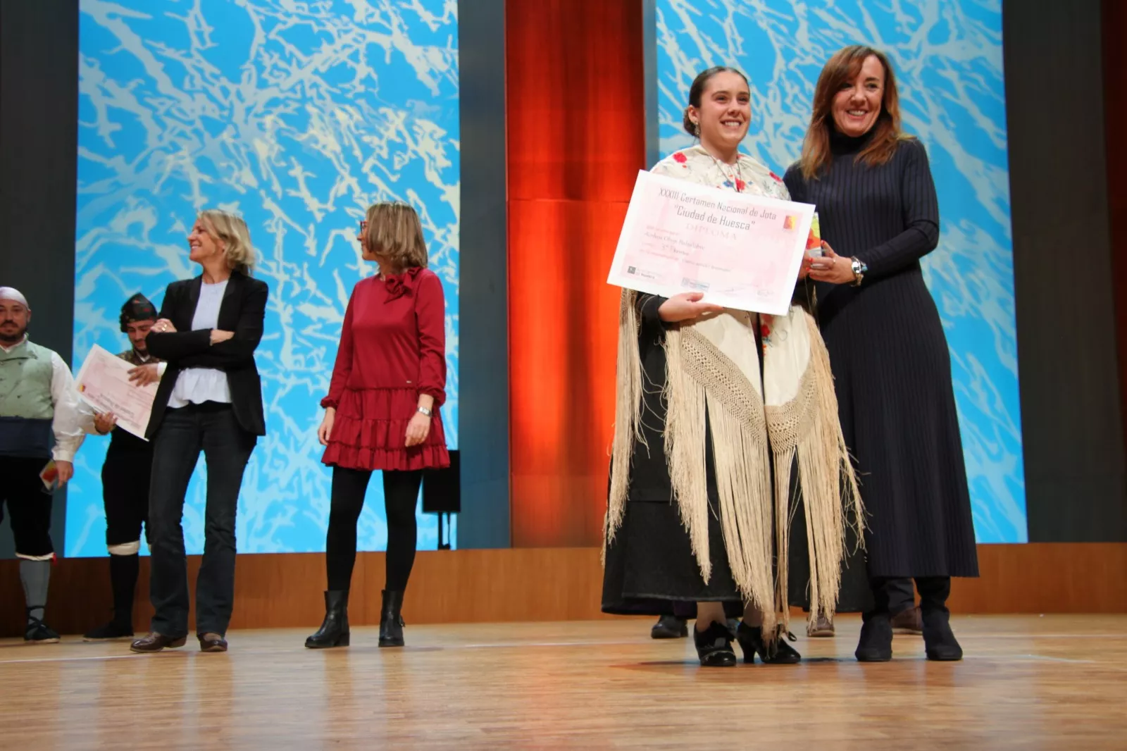 XXXIII Certamen Nacional de Jota Ciudad de Huesca en adultos, los dúos y los premios extraordinarios. Foto Carlos Neofato