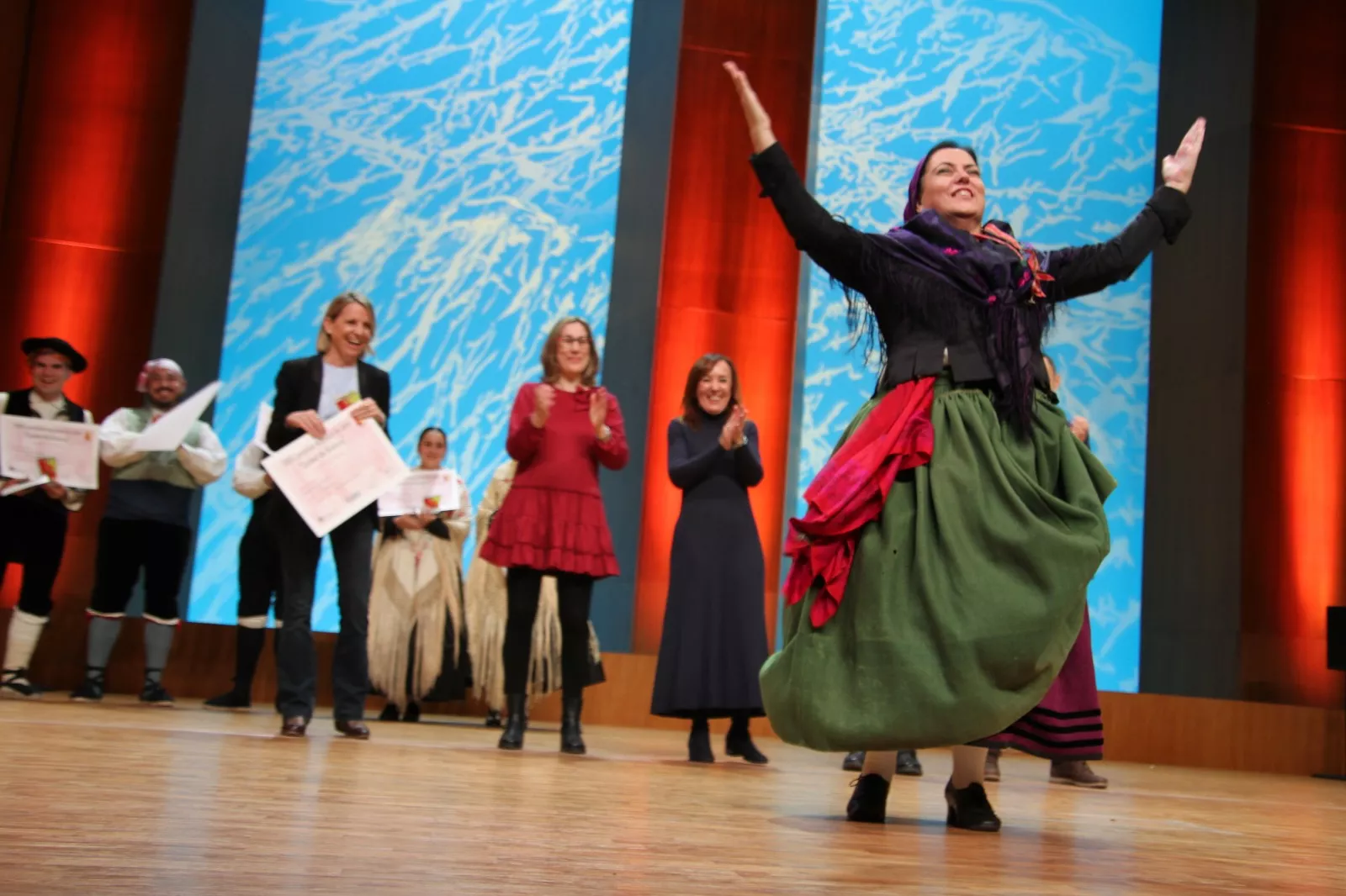 XXXIII Certamen Nacional de Jota Ciudad de Huesca en adultos, los dúos y los premios extraordinarios. Foto Carlos Neofato