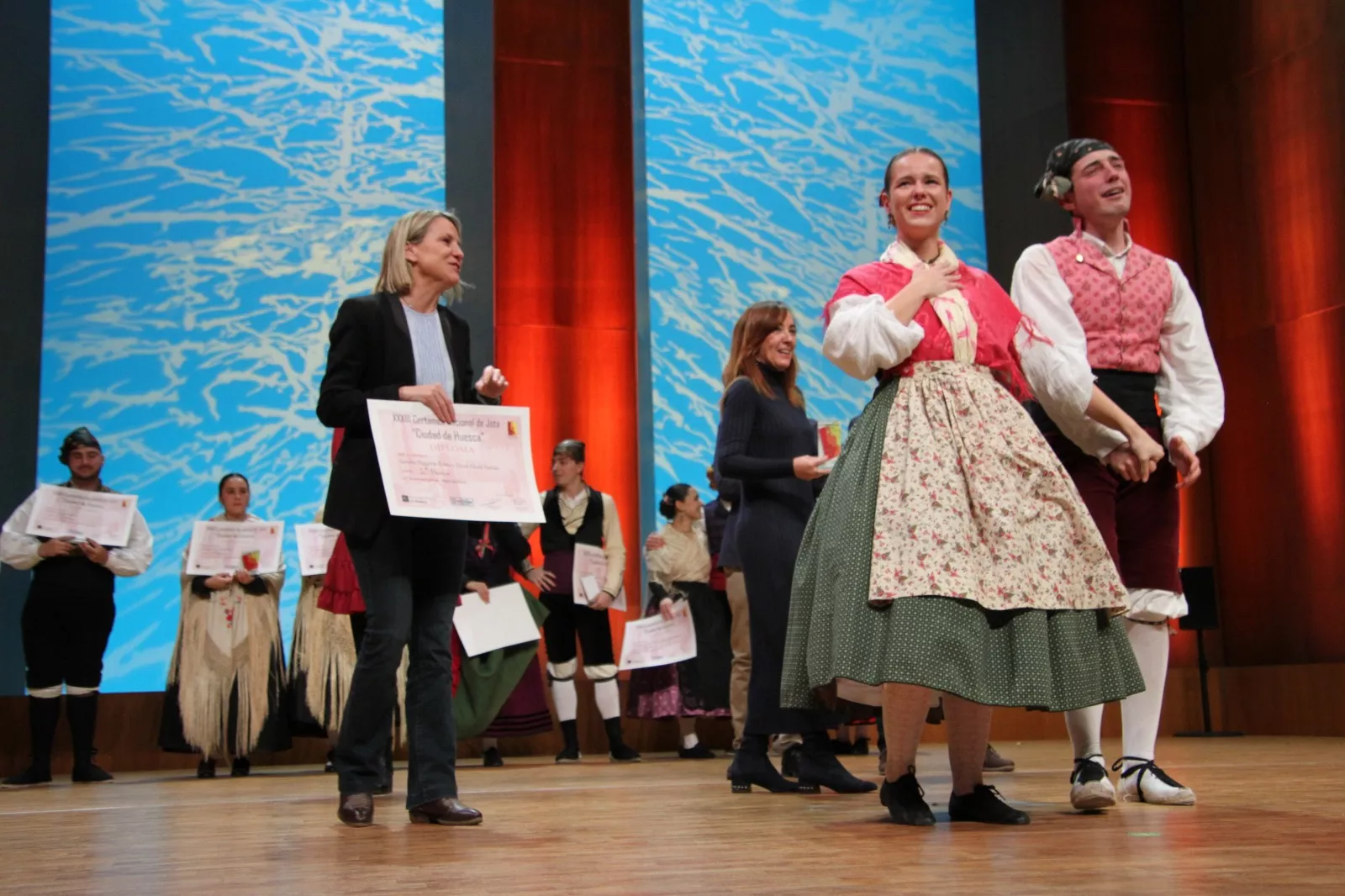XXXIII Certamen Nacional de Jota Ciudad de Huesca en adultos, los dúos y los premios extraordinarios. Foto Carlos Neofato