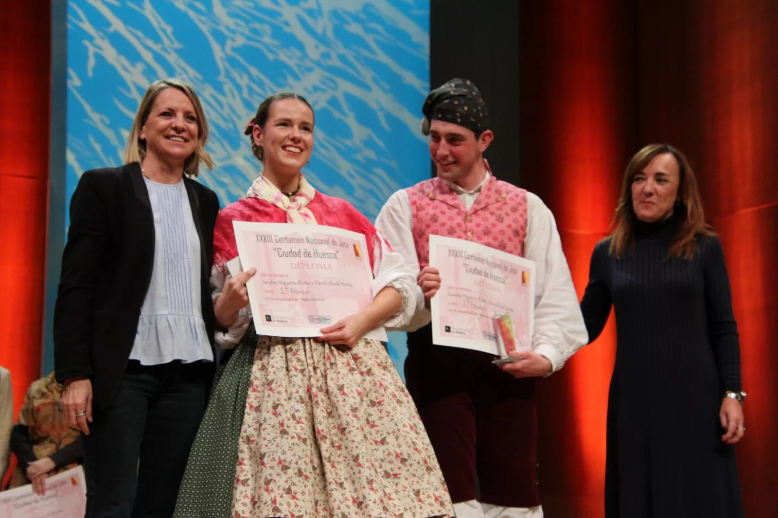 XXXIII Certamen Nacional de Jota Ciudad de Huesca en adultos, los dúos y los premios extraordinarios. Foto Carlos Neofato