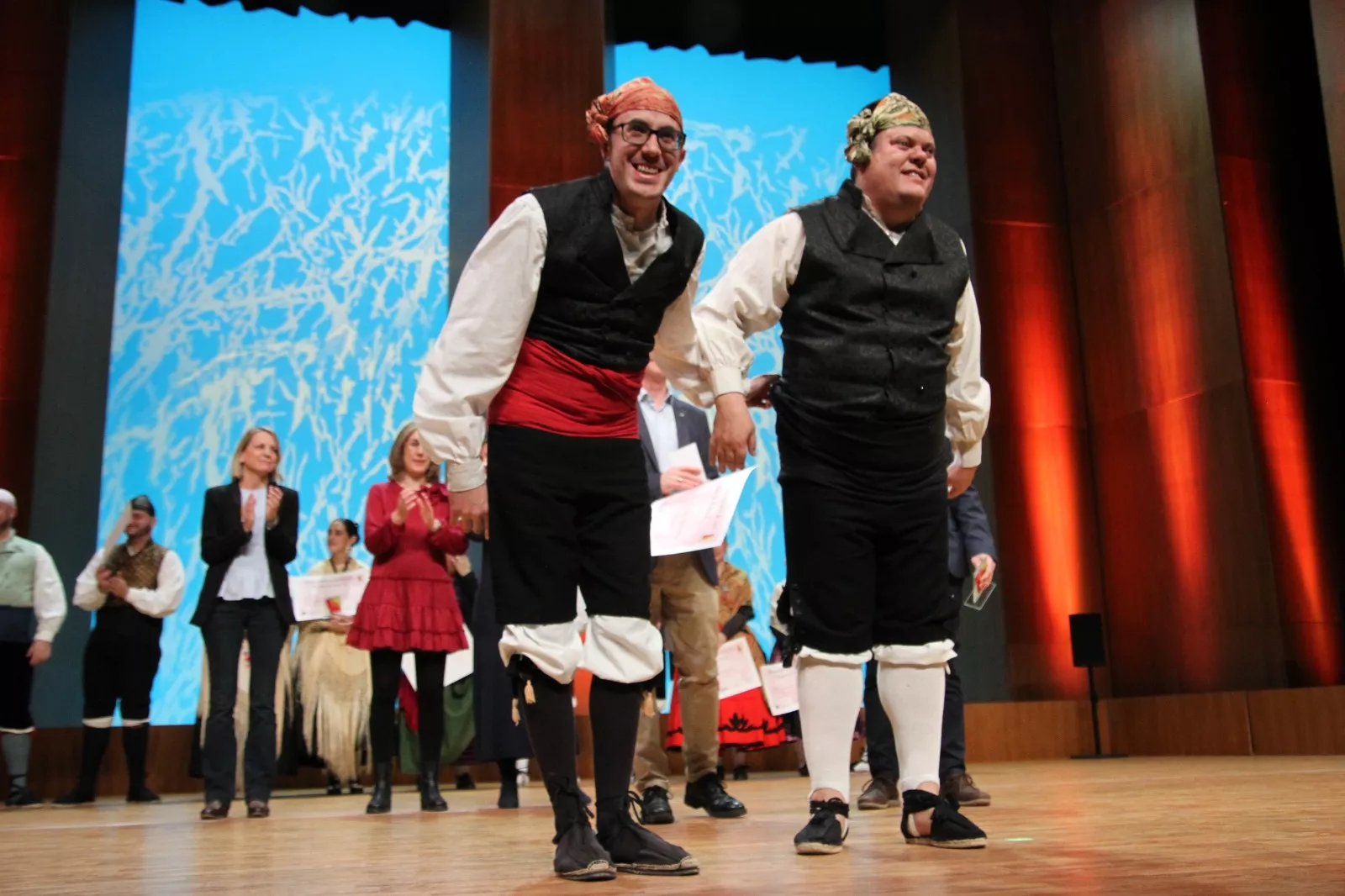 XXXIII Certamen Nacional de Jota Ciudad de Huesca en adultos, los dúos y los premios extraordinarios. Foto Carlos Neofato