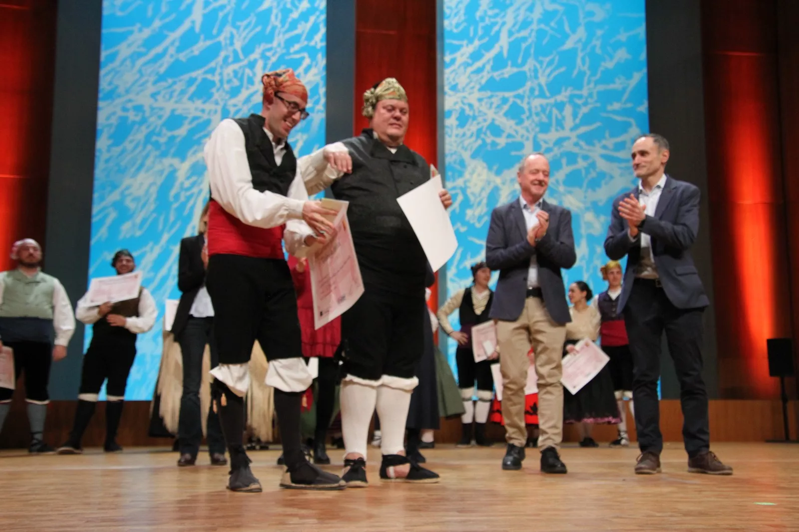 XXXIII Certamen Nacional de Jota Ciudad de Huesca en adultos, los dúos y los premios extraordinarios. Foto Carlos Neofato