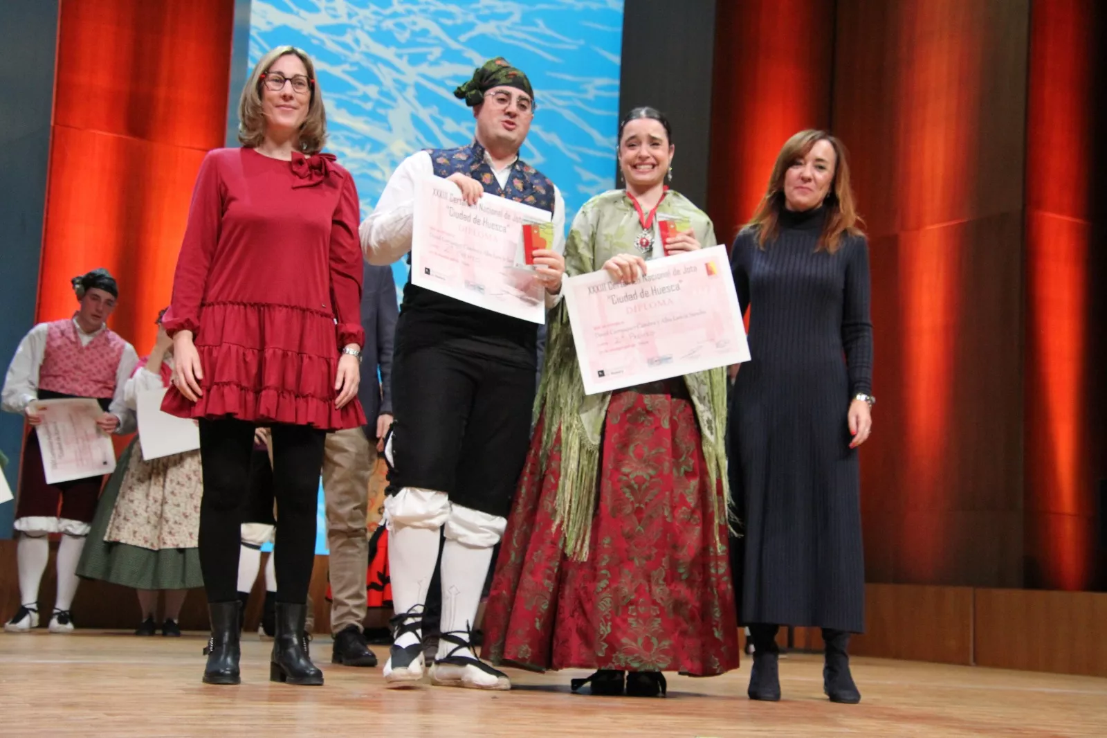 XXXIII Certamen Nacional de Jota Ciudad de Huesca en adultos, los dúos y los premios extraordinarios. Foto Carlos Neofato