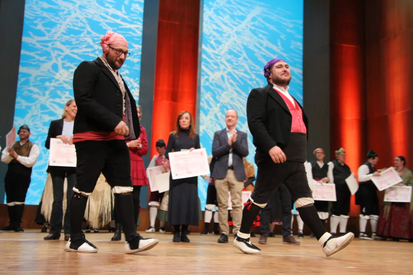 XXXIII Certamen Nacional de Jota Ciudad de Huesca en adultos, los dúos y los premios extraordinarios. Foto Carlos Neofato