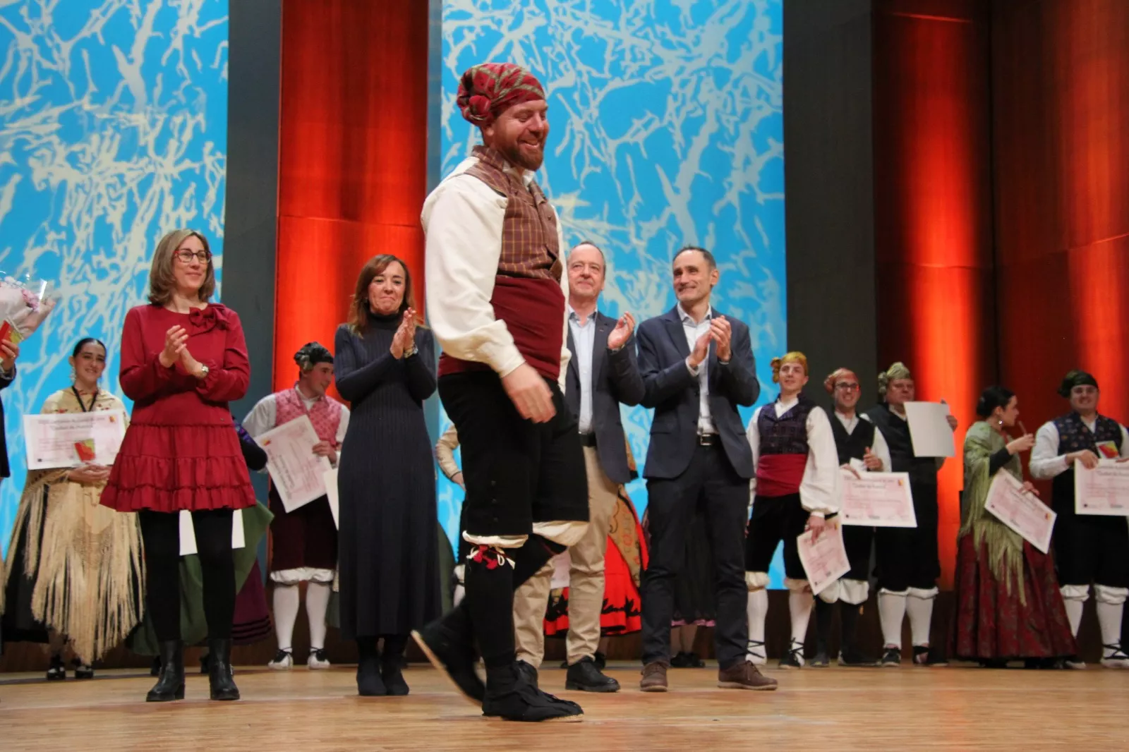 XXXIII Certamen Nacional de Jota Ciudad de Huesca en adultos, los dúos y los premios extraordinarios. Foto Carlos Neofato