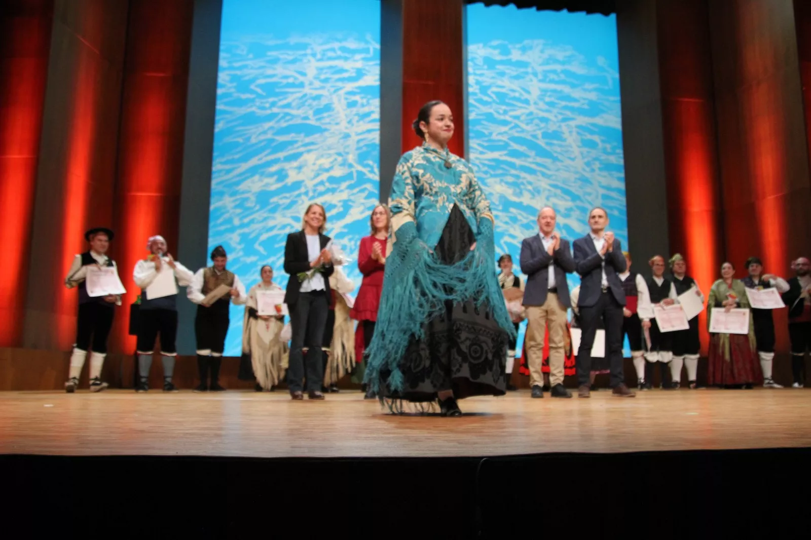 XXXIII Certamen Nacional de Jota Ciudad de Huesca en adultos, los dúos y los premios extraordinarios. Foto Carlos Neofato
