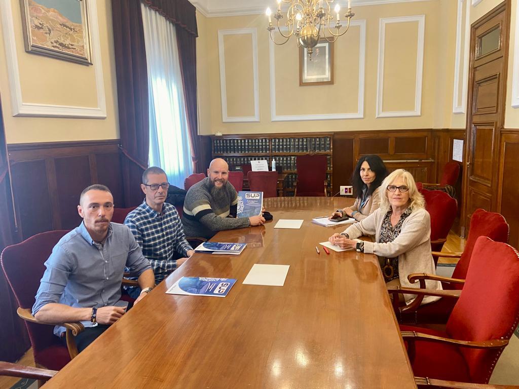 Representantes del SUP han trasladado a la subdelegada del Gobierno su preocupación por la carencia de personal.