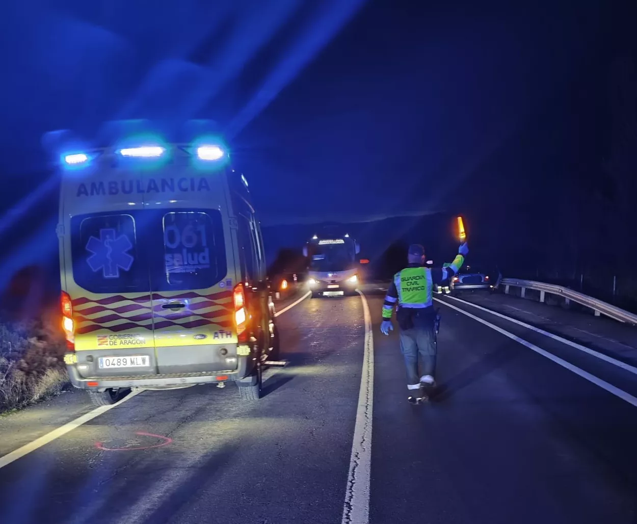 Los servicios de emergencias, en el lugar del accidente.