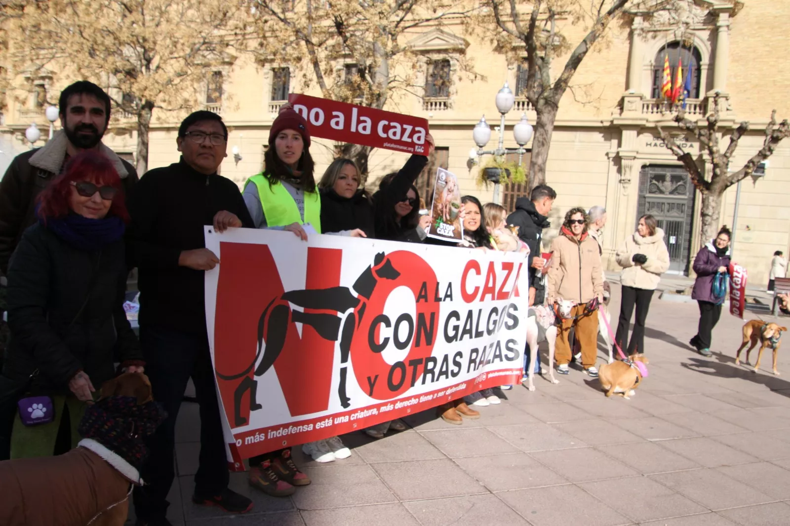 Concentración en Huesca por los derechos de los animales. Foto Carlos Neofato