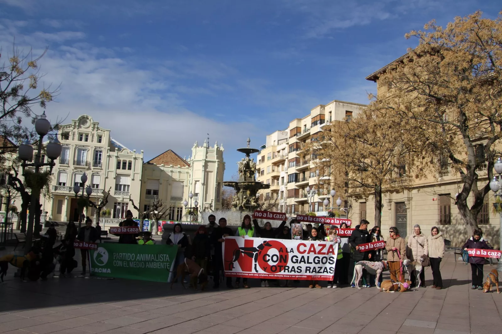 Concentración en Huesca por los derechos de los animales. Foto Carlos Neofato