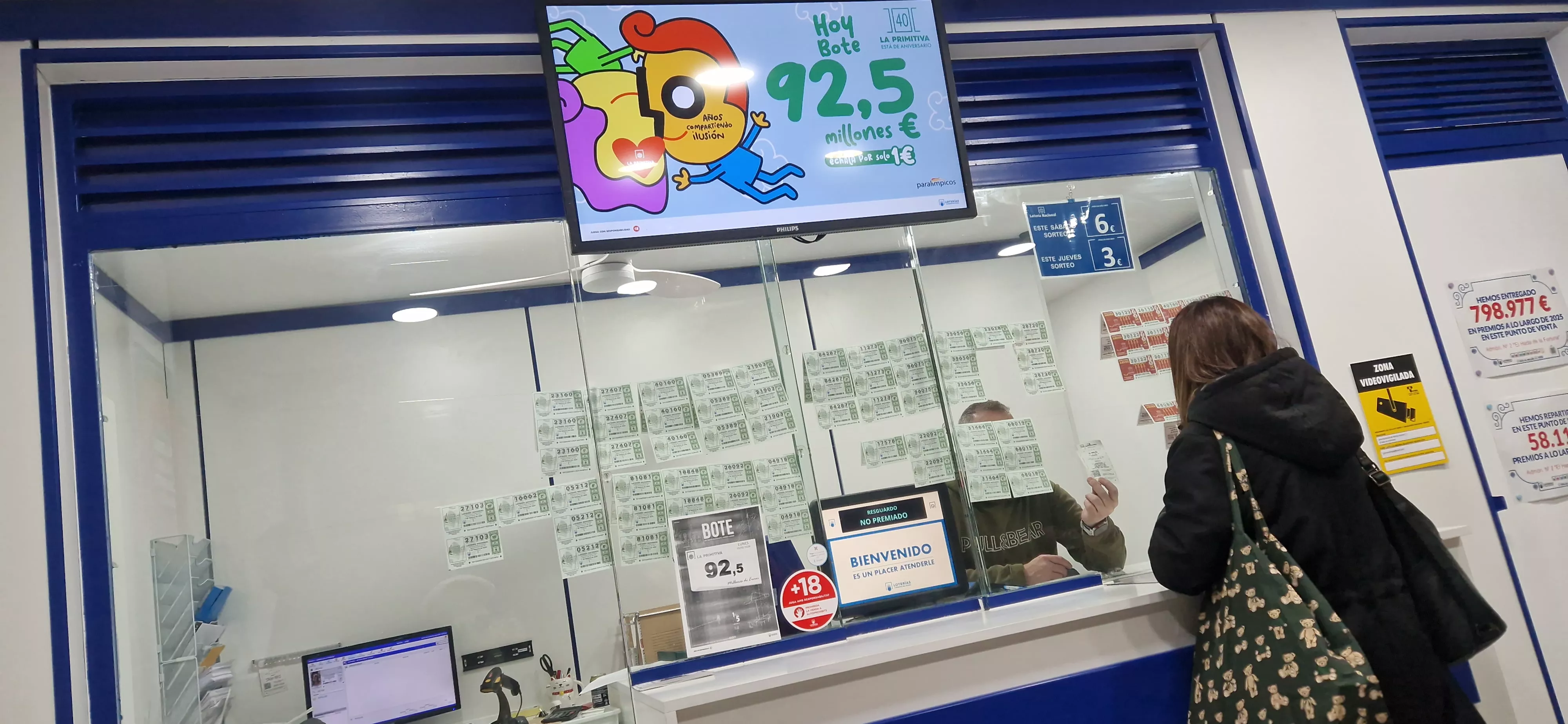 Javi Merino y Rocío Arilla en la nueva administración de El Hada de la Fortuna. Foto Myriam Martínez